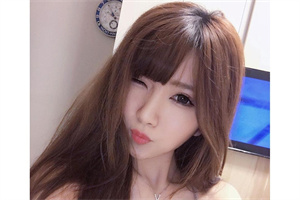 金沙滩的浪花与欢笑